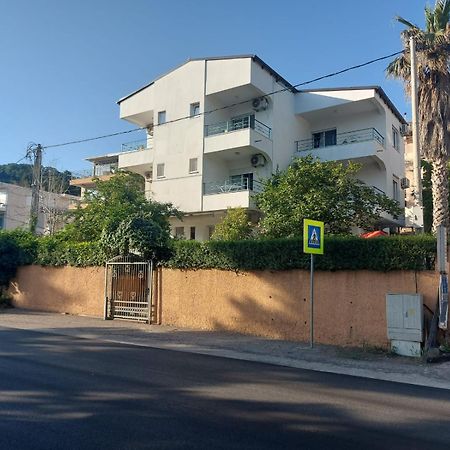 Apartmani Sunce บาร์ ภายนอก รูปภาพ