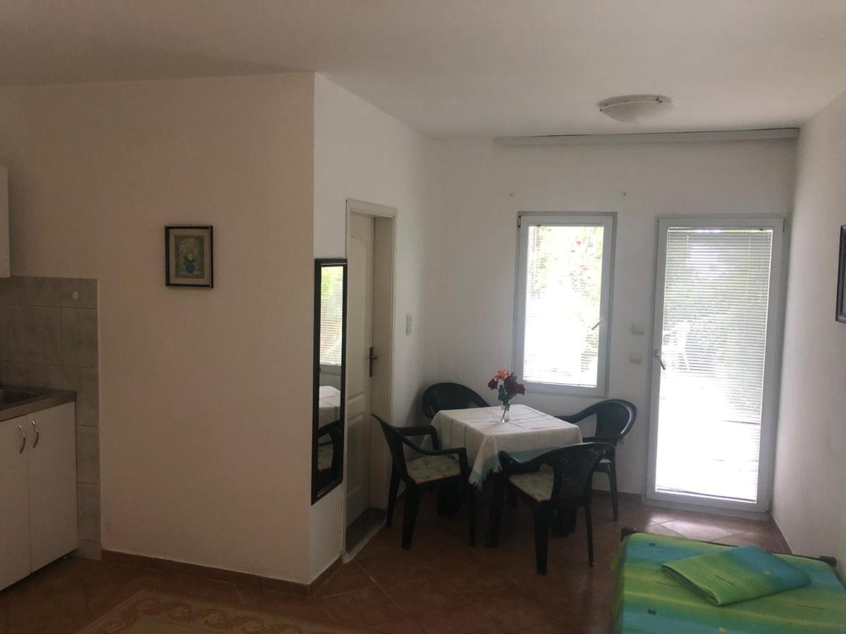 Apartmani Sunce บาร์ ภายนอก รูปภาพ