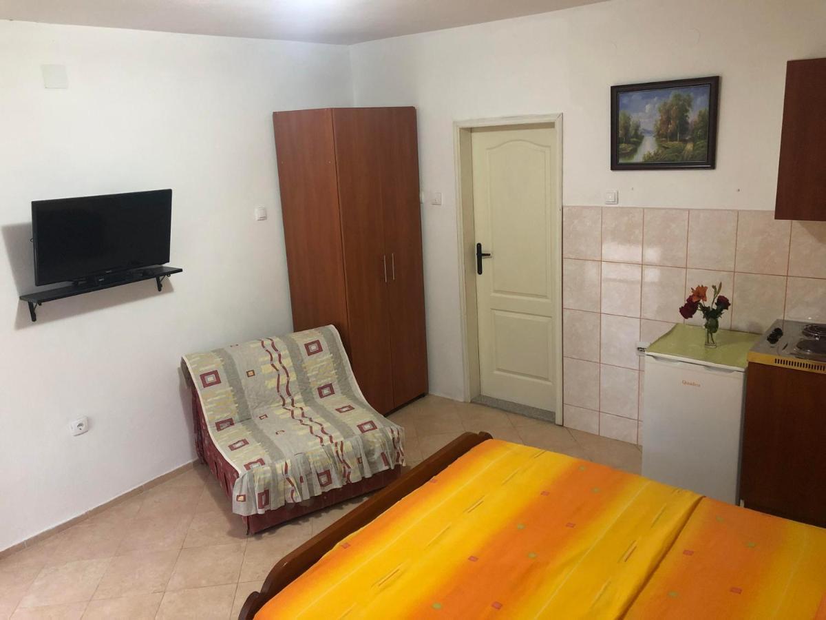 Apartmani Sunce บาร์ ภายนอก รูปภาพ