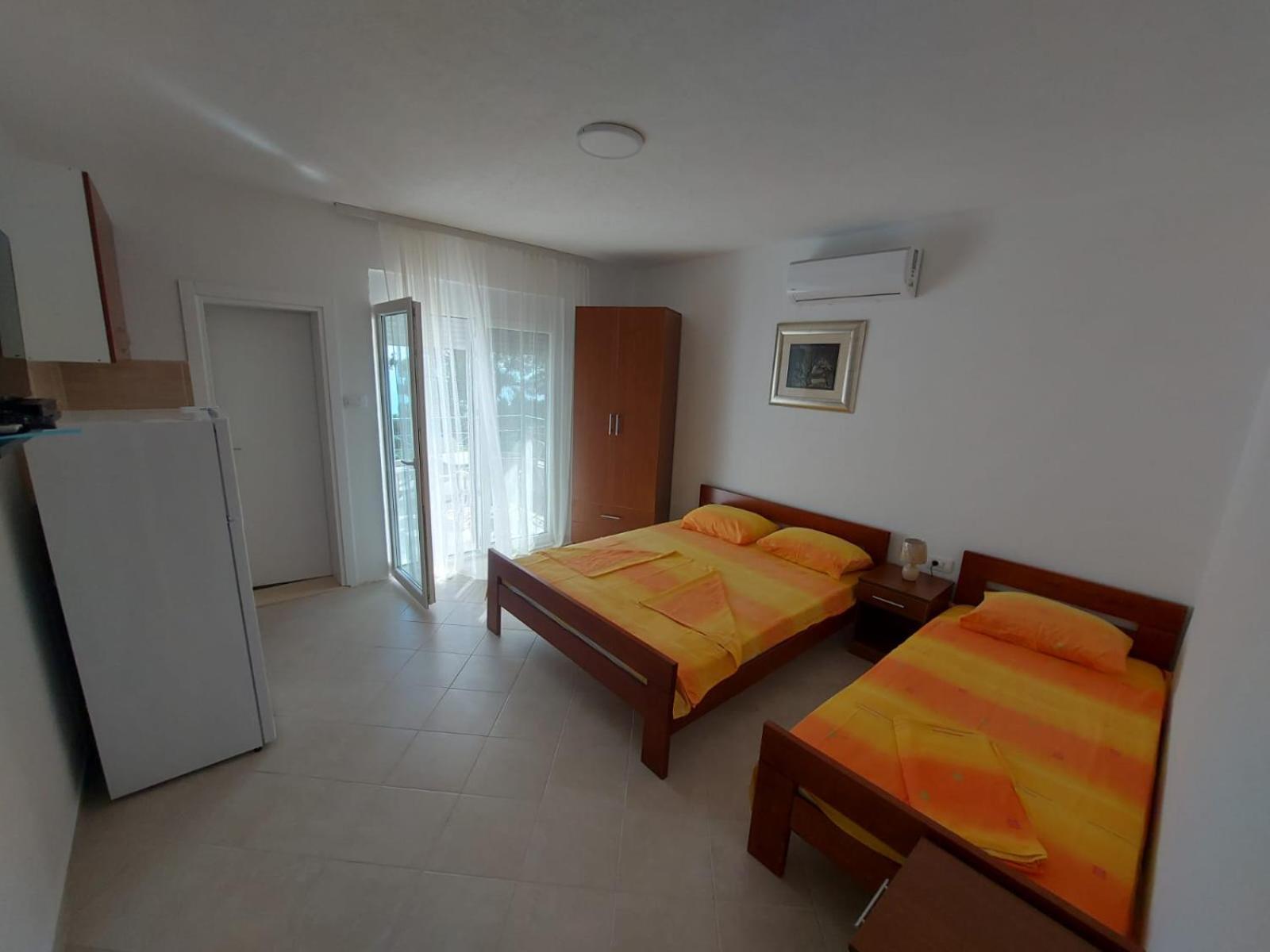 Apartmani Sunce บาร์ ภายนอก รูปภาพ